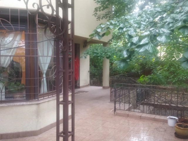 Casa 9 camere - Bucium