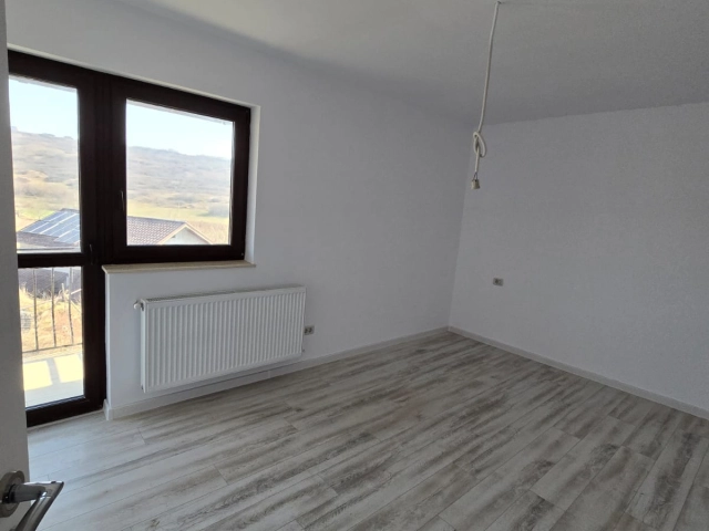 Casa 3 camere - Miroslava