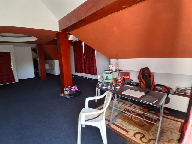 Casa 5 camere - Bucium