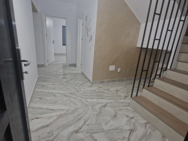 Casa 4 camere - Miroslava