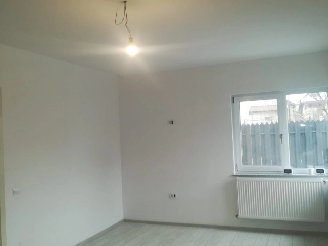 Casa 4 camere - Miroslava