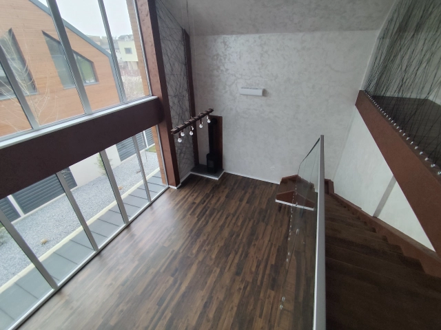 Casa 4 camere - Miroslava