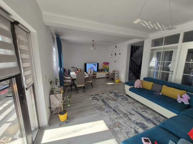 Casa 4 camere - Miroslava