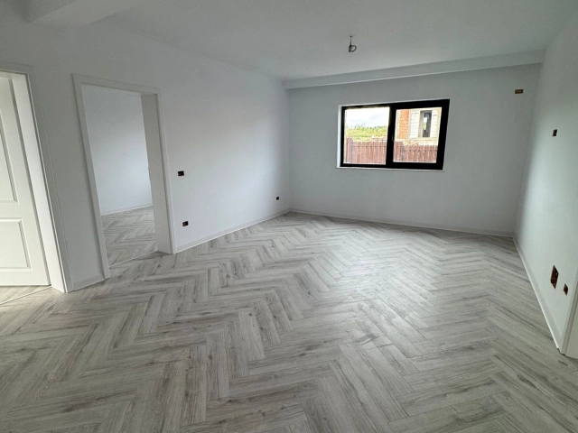 Casa 4 camere - Miroslava