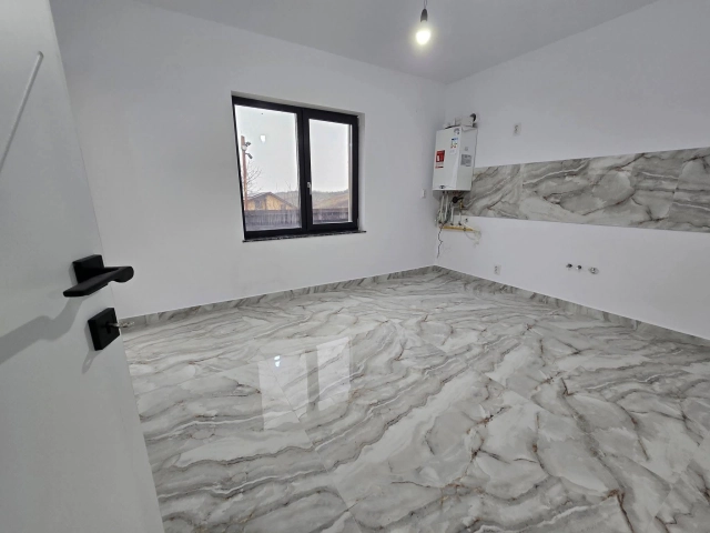 Casa 4 camere - Miroslava