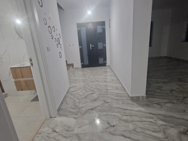 Casa 4 camere - Miroslava