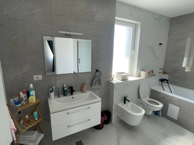 Casa 4 camere - Miroslava