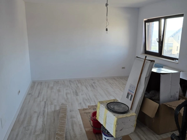 Casa 3 camere - Miroslava