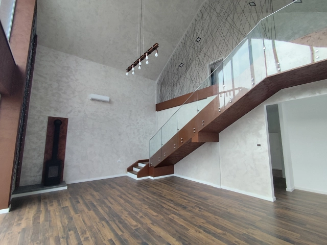 Casa 4 camere - Miroslava