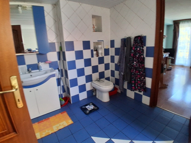 Casa 5 camere - Bucium