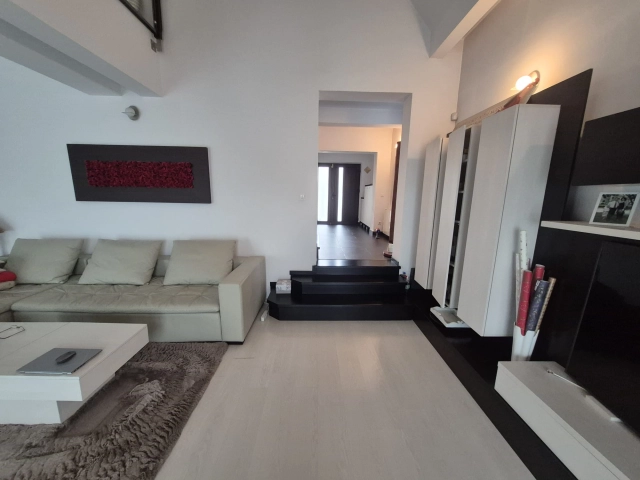 Casa 5 camere - Bucium