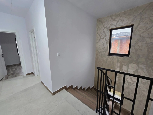 Casa 4 camere - Miroslava