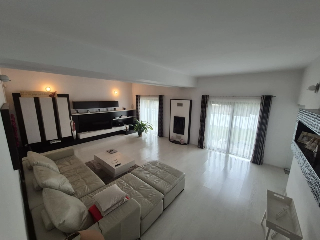Casa 5 camere - Bucium