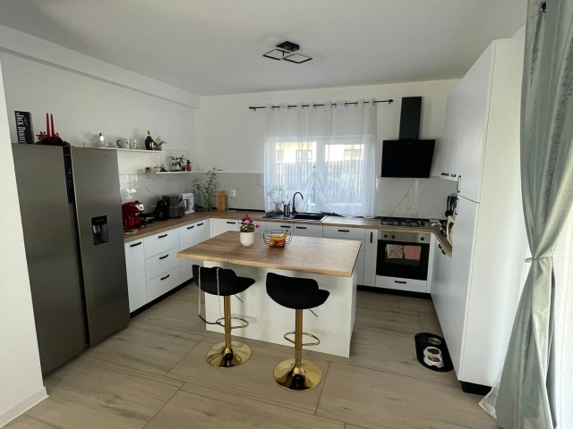 Casa 4 camere - Miroslava