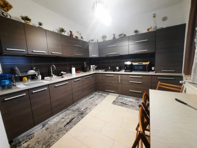Casa 5 camere - Miroslava