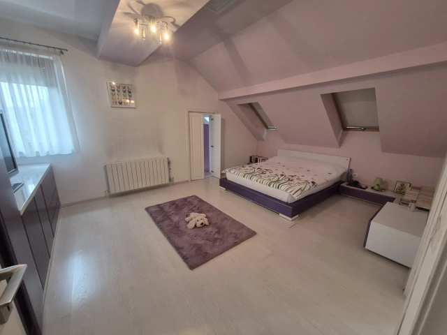 Casa 5 camere - Bucium