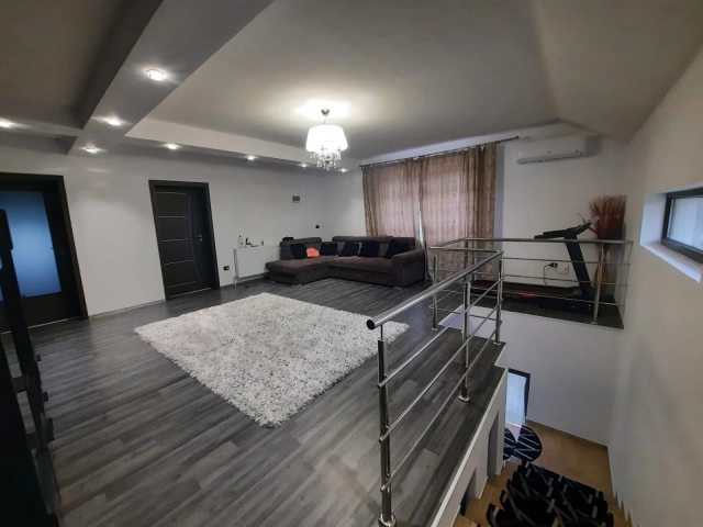 Casa 5 camere - Miroslava