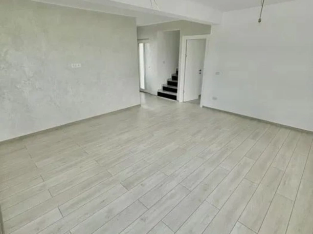 Casa 4 camere - Rediu