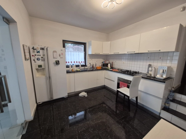 Casa 5 camere - Bucium