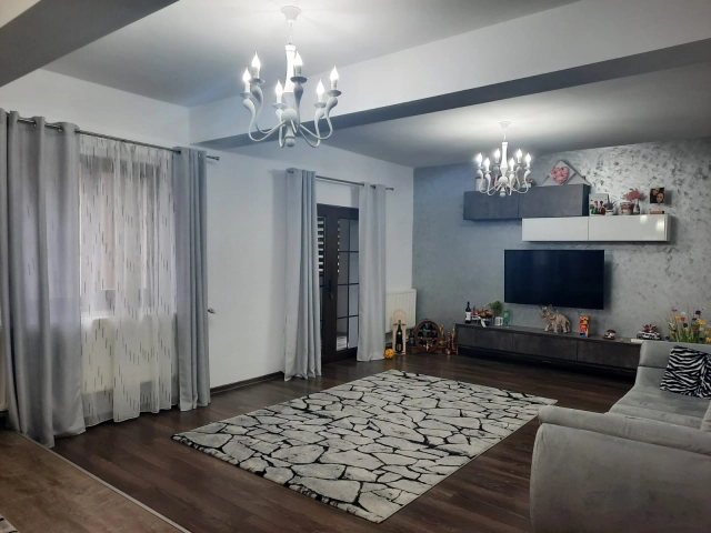 Casa 5 camere - Miroslava