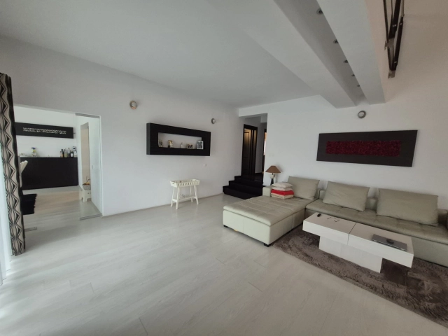 Casa 5 camere - Bucium