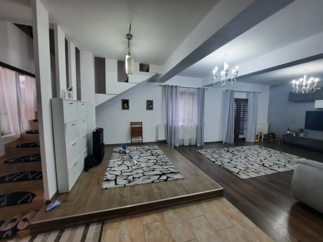 Casa 5 camere - Miroslava