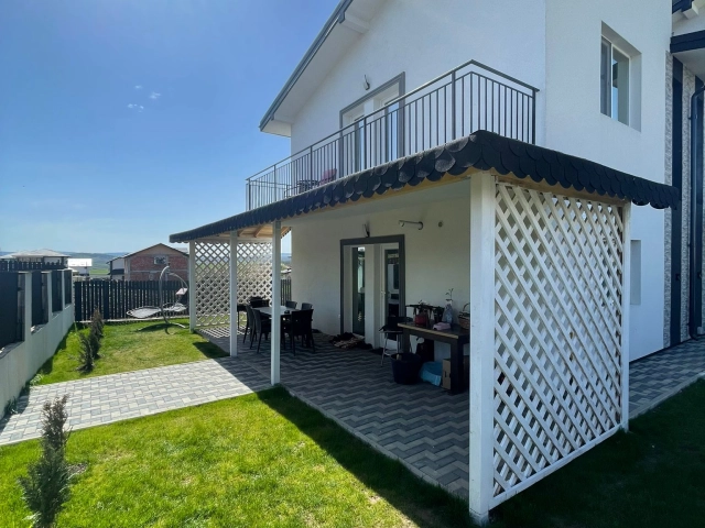 Casa 4 camere - Miroslava