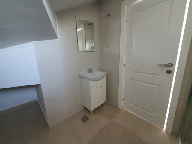 Casa 4 camere - Bucium