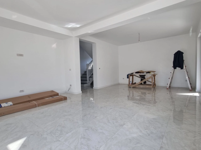 Casa 4 camere - Bucium