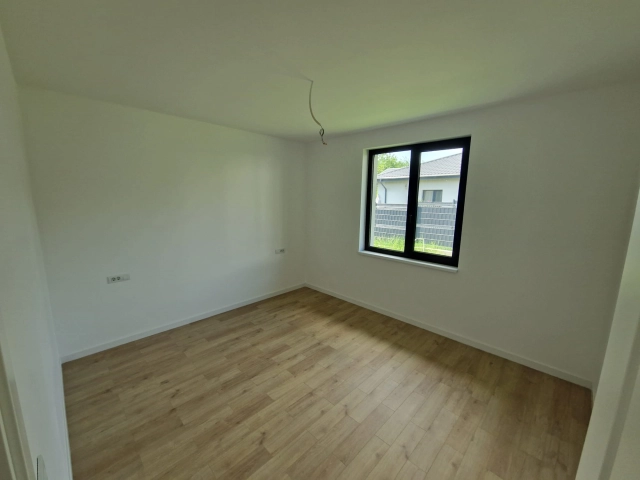 Casa 4 camere - Miroslava