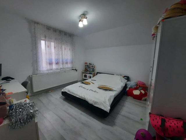 Casa 5 camere - Miroslava