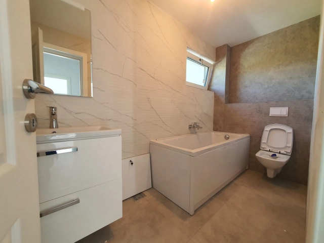 Casa 4 camere - Bucium