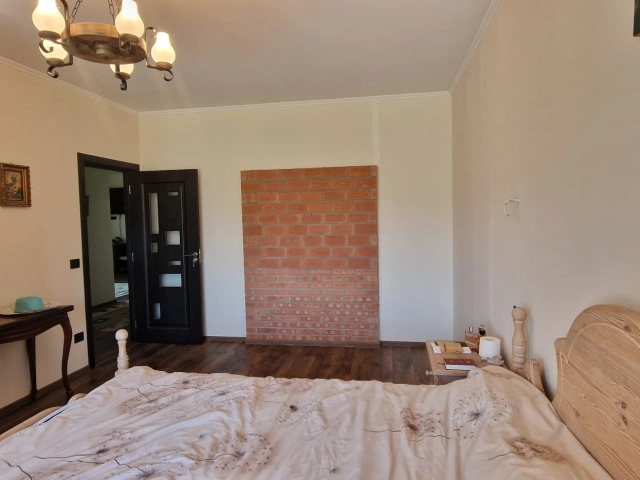 Casa 3 camere - Semicentral