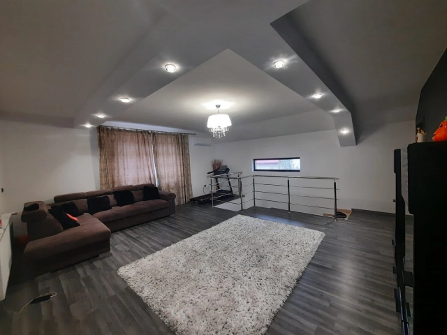 Casa 5 camere - Miroslava