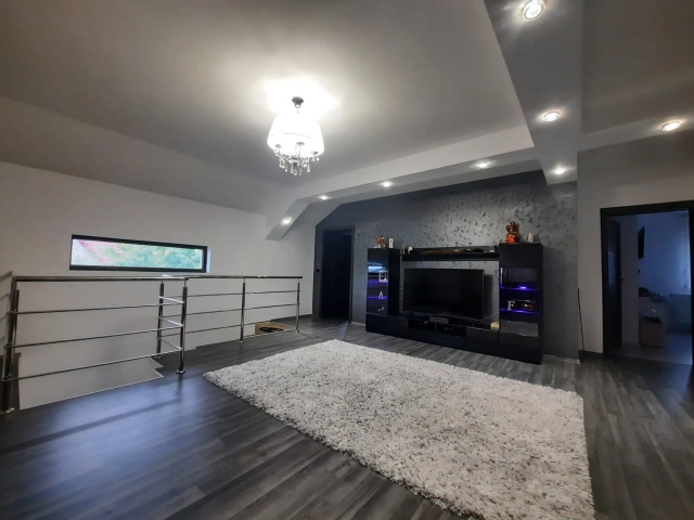 Casa 5 camere - Miroslava