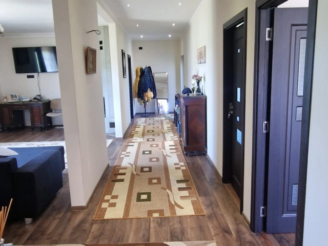 Casa 3 camere - Semicentral
