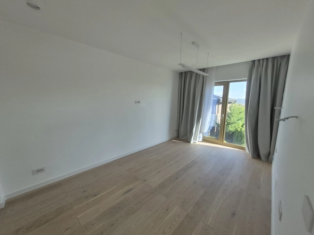 Casa 5 camere - Miroslava
