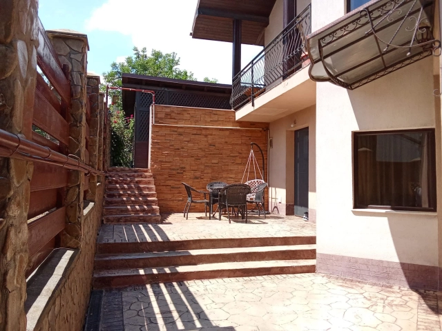 Casa 8 camere - Bucium