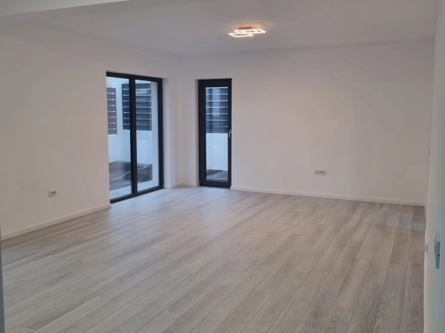 Casa 4 camere - Miroslava