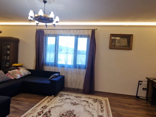 Casa 3 camere - Semicentral