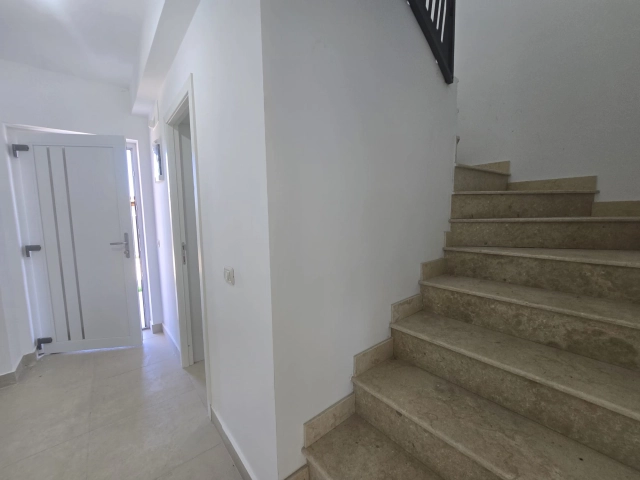 Casa 4 camere - Bucium