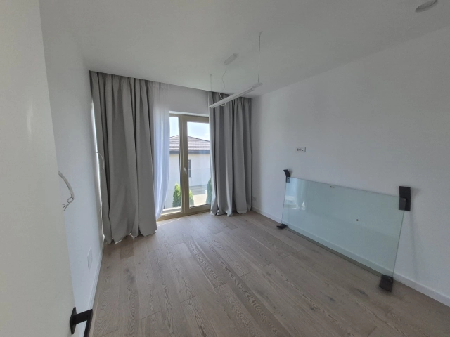 Casa 5 camere - Miroslava