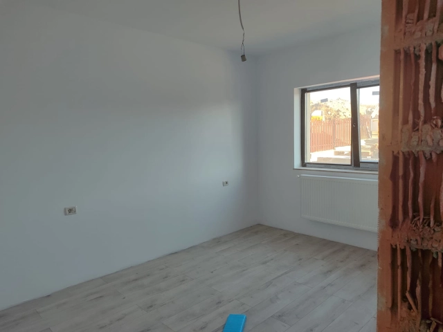 Casa 4 camere - Miroslava