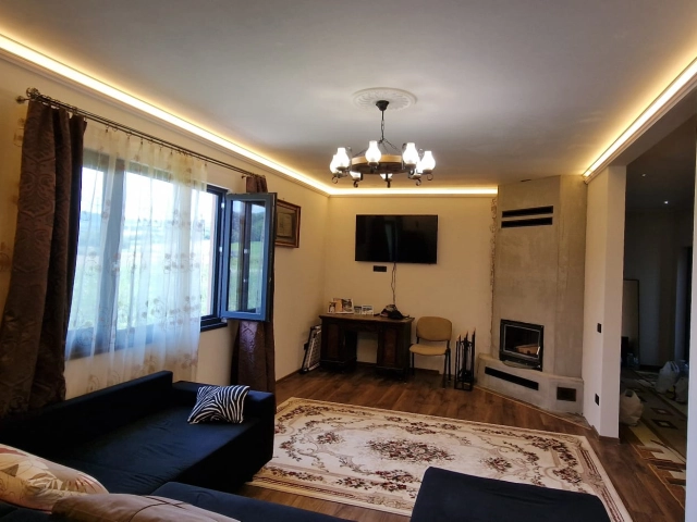 Casa 3 camere - Semicentral