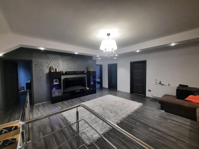 Casa 5 camere - Miroslava