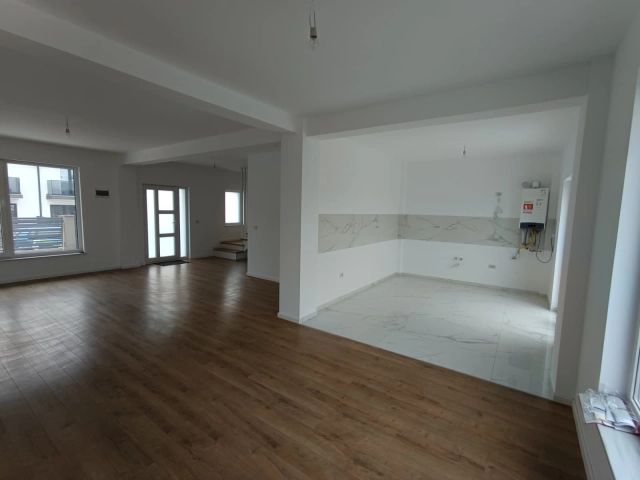 Casa 4 camere - Valea Lupului