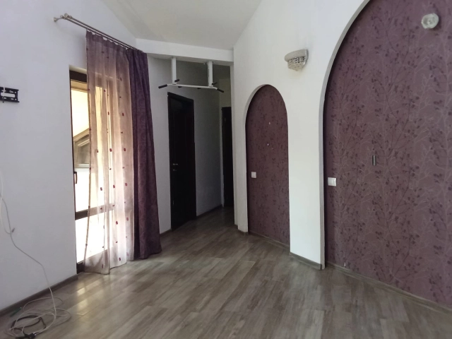 Casa 8 camere - Bucium