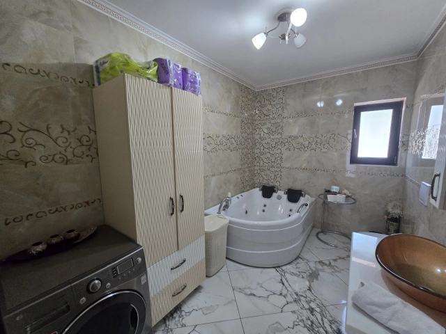 Casa 5 camere - Bucium