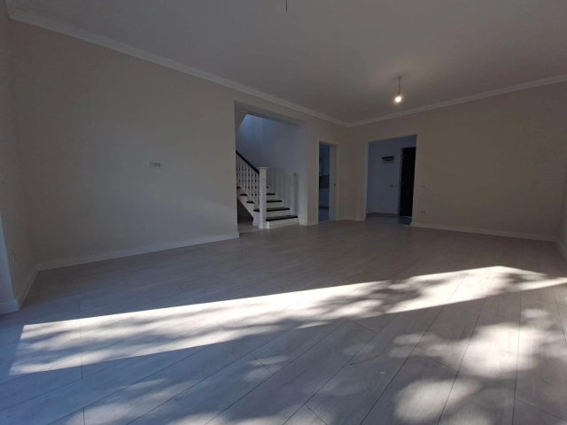 Casa 4 camere - Miroslava