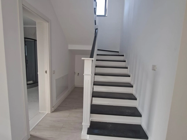 Casa 4 camere - Miroslava